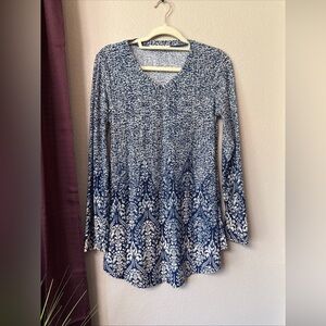 #786 Baisheng GT Long Sleeve V-Neck Printed Top Size Small